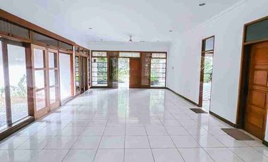 Disewa Rumah Kemang Jl. Bungur Ada Swimming Pool