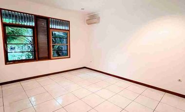 Disewa Rumah Kemang Jl. Bungur Ada Swimming Pool