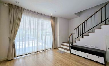 Corner Unit Facing the Park – Prime Project Location Sale Baan Klang Muang Bangna–Wongwaen corner unit with park frontage, private and premium living.