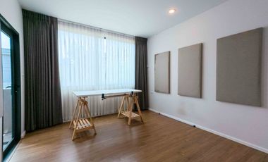 Corner Unit Facing the Park – Prime Project Location Sale Baan Klang Muang Bangna–Wongwaen corner unit with park frontage, private and premium living.