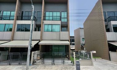 Corner Unit Facing the Park – Prime Project Location Sale Baan Klang Muang Bangna–Wongwaen corner unit with park frontage, private and premium living.