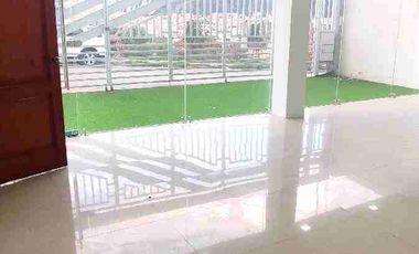 Vendo Propiedad de 3 Plantas ideal para negocio y Vivienda