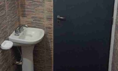 departamento en alquiler sobre avenida, en llavallol