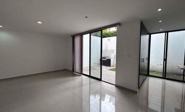CASA EN RENTA A 3 MINUTOS DE CHEDRAUI CASCATTA EN LOMAS DE ÁNGELÓPOLIS