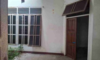 Disewakan Rumah Usaha @ Raya Pasirian Lumajang