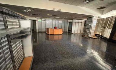 LOCAL COMERCIAL EN  PLAZA COMERCIAL