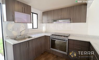 SE RENTA CASA EN ANCONA – COTO ARONA CELAYA GTO. 🏡🚨 | 4 🛏️RECÁMARAS | 🛁2.5 BAÑOS  | 🏊ALBERCA  | 🧒🛝 AREA DE JUEGOS INFANTILES