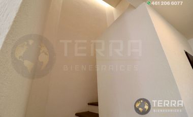 SE RENTA CASA EN ANCONA – COTO ARONA CELAYA GTO. 🏡🚨 | 4 🛏️RECÁMARAS | 🛁2.5 BAÑOS  | 🏊ALBERCA  | 🧒🛝 AREA DE JUEGOS INFANTILES