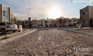 SE RENTA CASA EN ANCONA – COTO ARONA CELAYA GTO. 🏡🚨 | 4 🛏️RECÁMARAS | 🛁2.5 BAÑOS  | 🏊ALBERCA  | 🧒🛝 AREA DE JUEGOS INFANTILES