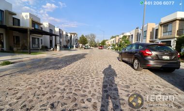 SE RENTA CASA EN ANCONA – COTO ARONA CELAYA GTO. 🏡🚨 | 4 🛏️RECÁMARAS | 🛁2.5 BAÑOS  | 🏊ALBERCA  | 🧒🛝 AREA DE JUEGOS INFANTILES