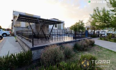SE RENTA CASA EN ANCONA – COTO ARONA CELAYA GTO. 🏡🚨 | 4 🛏️RECÁMARAS | 🛁2.5 BAÑOS  | 🏊ALBERCA  | 🧒🛝 AREA DE JUEGOS INFANTILES