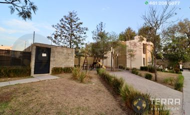SE RENTA CASA EN ANCONA – COTO ARONA CELAYA GTO. 🏡🚨 | 4 🛏️RECÁMARAS | 🛁2.5 BAÑOS  | 🏊ALBERCA  | 🧒🛝 AREA DE JUEGOS INFANTILES