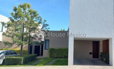 Zibatá Casa de 3 recámaras con terraza y espacios funcionales en renta Bpa1610