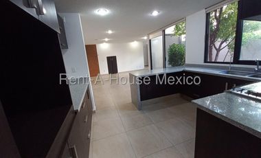 Zibatá Casa de 3 recámaras con terraza y espacios funcionales en renta Bpa1610