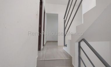 Casa en renta en Zarú con roof, estudio y estacionamiento techado Bpa1756