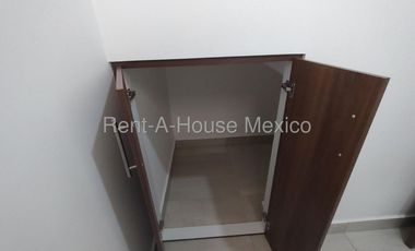 Casa en renta en Zarú con roof, estudio y estacionamiento techado Bpa1756