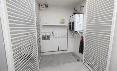 Casa en renta en Zarú con roof, estudio y estacionamiento techado Bpa1756