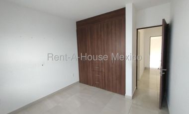 Casa en renta en Zarú con roof, estudio y estacionamiento techado Bpa1756