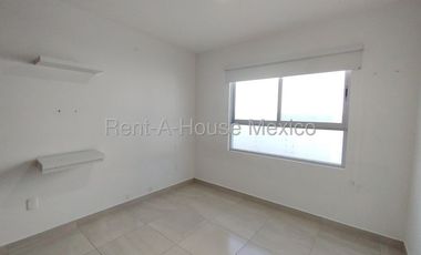 Casa en renta en Zarú con roof, estudio y estacionamiento techado Bpa1756