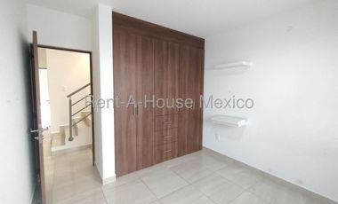 Casa en renta en Zarú con roof, estudio y estacionamiento techado Bpa1756