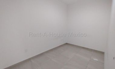 Casa en renta en Zarú con roof, estudio y estacionamiento techado Bpa1756
