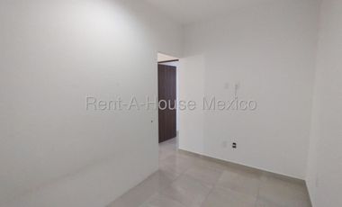 Casa en renta en Zarú con roof, estudio y estacionamiento techado Bpa1756