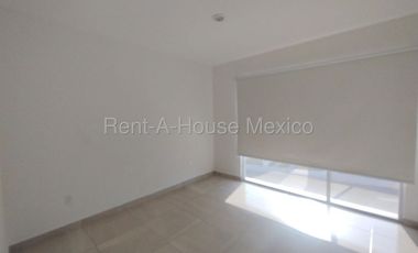 Casa en renta en Zarú con roof, estudio y estacionamiento techado Bpa1756