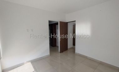 Casa en renta en Zarú con roof, estudio y estacionamiento techado Bpa1756