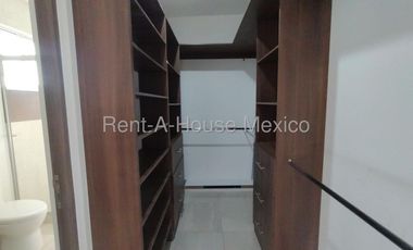 Casa en renta en Zarú con roof, estudio y estacionamiento techado Bpa1756