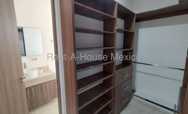 Casa en renta en Zarú con roof, estudio y estacionamiento techado Bpa1756