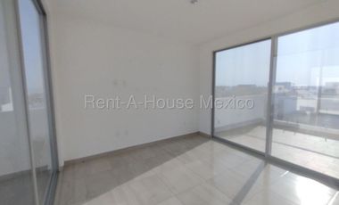 Casa en renta en Zarú con roof, estudio y estacionamiento techado Bpa1756