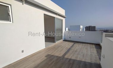 Casa en renta en Zarú con roof, estudio y estacionamiento techado Bpa1756