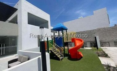 Casa en renta en Zarú con roof, estudio y estacionamiento techado Bpa1756