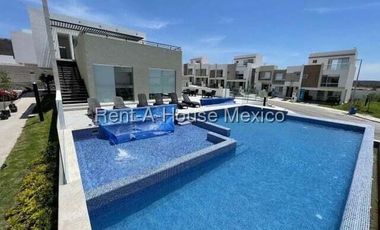 Casa en renta en Zarú con roof, estudio y estacionamiento techado Bpa1756