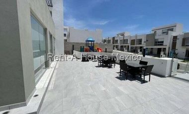 Casa en renta en Zarú con roof, estudio y estacionamiento techado Bpa1756