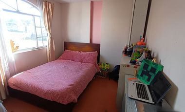 Amplia Casa de 185 m2, en Venta, de 3 dormitorios, en Conjunto Cerrado, en MARIANITAS, Calderón.