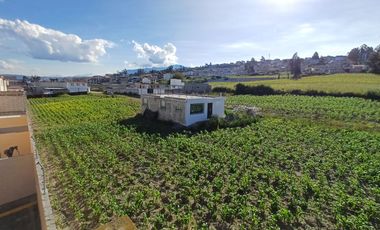 Amplia Casa de 185 m2, en Venta, de 3 dormitorios, en Conjunto Cerrado, en MARIANITAS, Calderón.