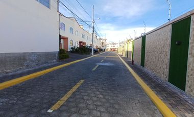 Amplia Casa de 185 m2, en Venta, de 3 dormitorios, en Conjunto Cerrado, en MARIANITAS, Calderón.