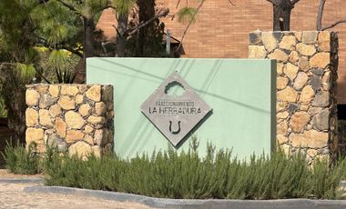 EXCLUSVA CASA CAMPESTRE EN VENTA EN FRACCIONAMIENTO LA HERRADURA, ZAPOPAN.