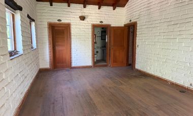 EXCLUSVA CASA CAMPESTRE EN VENTA EN FRACCIONAMIENTO LA HERRADURA, ZAPOPAN.