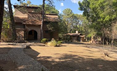 EXCLUSVA CASA CAMPESTRE EN VENTA EN FRACCIONAMIENTO LA HERRADURA, ZAPOPAN.