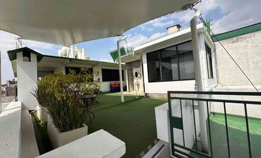 Oficina equipada/Clientes con buen gusto. Magnífica residencia de lujo, 6 estacionamientos/amplio jardín y garaje, pisos de madera,  ideal para casa h