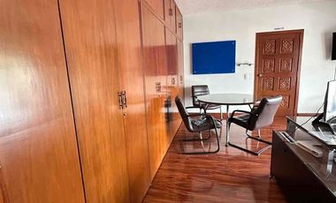 Oficina equipada/Clientes con buen gusto. Magnífica residencia de lujo, 6 estacionamientos/amplio jardín y garaje, pisos de madera,  ideal para casa h