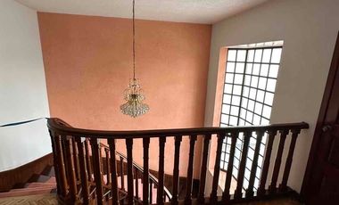 Oficina equipada/Clientes con buen gusto. Magnífica residencia de lujo, 6 estacionamientos/amplio jardín y garaje, pisos de madera,  ideal para casa h