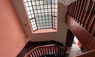 Oficina equipada/Clientes con buen gusto. Magnífica residencia de lujo, 6 estacionamientos/amplio jardín y garaje, pisos de madera,  ideal para casa h