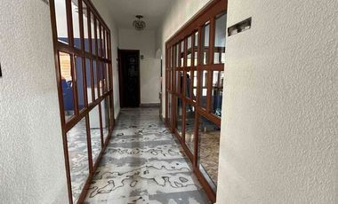 Oficina equipada/Clientes con buen gusto. Magnífica residencia de lujo, 6 estacionamientos/amplio jardín y garaje, pisos de madera,  ideal para casa h