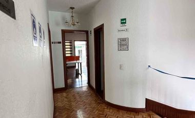 Oficina equipada/Clientes con buen gusto. Magnífica residencia de lujo, 6 estacionamientos/amplio jardín y garaje, pisos de madera,  ideal para casa h