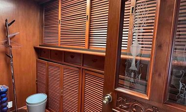 Oficina equipada/Clientes con buen gusto. Magnífica residencia de lujo, 6 estacionamientos/amplio jardín y garaje, pisos de madera,  ideal para casa h