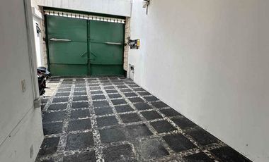 Oficina equipada/Clientes con buen gusto. Magnífica residencia de lujo, 6 estacionamientos/amplio jardín y garaje, pisos de madera,  ideal para casa h