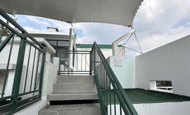 Oficina equipada/Clientes con buen gusto. Magnífica residencia de lujo, 6 estacionamientos/amplio jardín y garaje, pisos de madera,  ideal para casa h